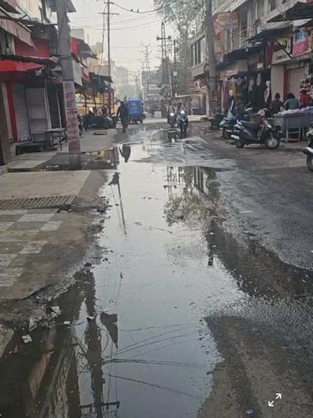 गंदगी, जाम और लापरवाही—आज़ाद चौक की त्रासदी, अव्यवस्था का एक जीवंत प्रतीक