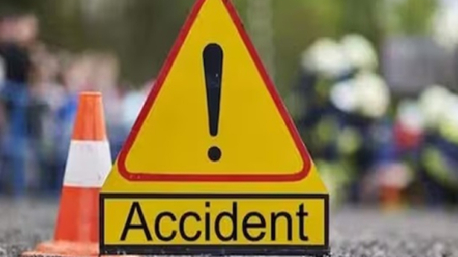 मध्य प्रदेश: मैहर में खड़ी ट्रैक्टर-ट्रॉली से टकराई मोटरसाइकिल, तीन की मौत