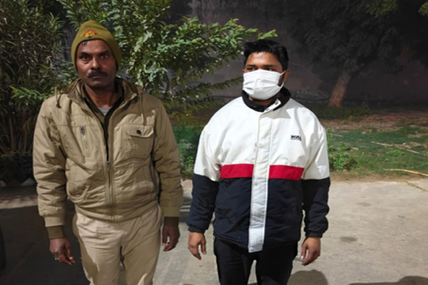 नोएडा: पत्नी पर चाकू से हमला करने वाला पति गिरफ्तार, वारदात में इस्तेमाल चाकू बरामद