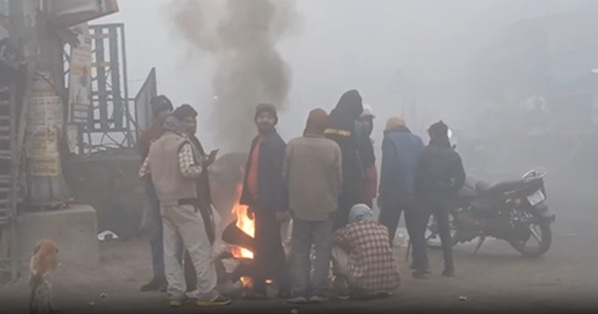 उत्तर प्रदेश में घने कोहरे और कड़ाके की ठंड का कहर, जनजीवन प्रभावित