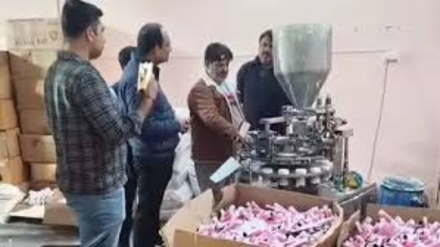आठवीं फेल ने यूट्यूब को बनाया 'गुरु', गाजियाबाद में फैक्ट्री खोलकर बनाने लगा नकली दवाएं