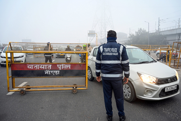 नोएडा : क्रिसमस पर पुलिस अलर्ट, जारी हुई ट्रैफिक एडवाइजरी और रूट डायवर्जन प्लान