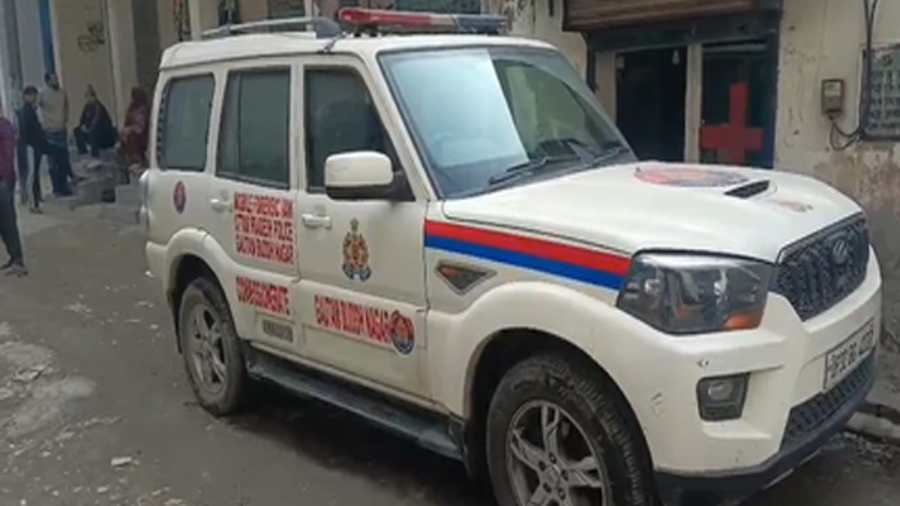 ग्रेटर नोएडा : संदिग्ध हालात में युवक की मौत, कमरे के अंदर मिला शव, पुलिस जांच में जुटी