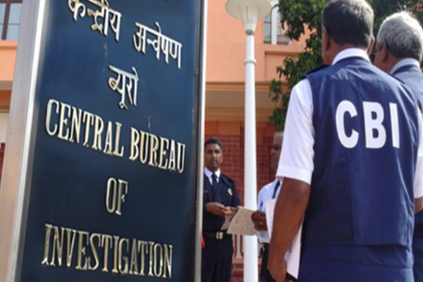 लखनऊ में सीबीआई का एक्शन, नॉर्दर्न रेलवे के दो अधिकारी रंगे हाथों रिश्वत लेते गिरफ्तार