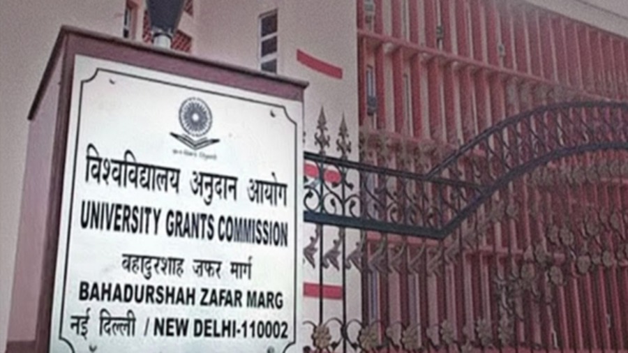 UGC नियमों के विरोध ने पकड़ा तूल, बरेली में सिटी मजिस्ट्रेट अलंकार अग्निहोत्री धरने पर, भाजपा में भी इस्तीफों से बढ़ी हलचल