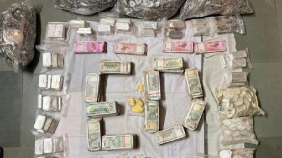 ईडी अहमदाबाद ने स्टॉक मार्केट धोखाधड़ी मामले में की बड़ी जब्ती, 4 करोड़ से ज्यादा की सोना-चांदी और नकदी बरामद