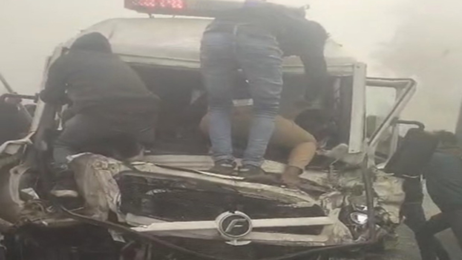 बिहार : घने कोहरे के कारण एंबुलेंस समेत कई गाड़ियां आपस में टकराई