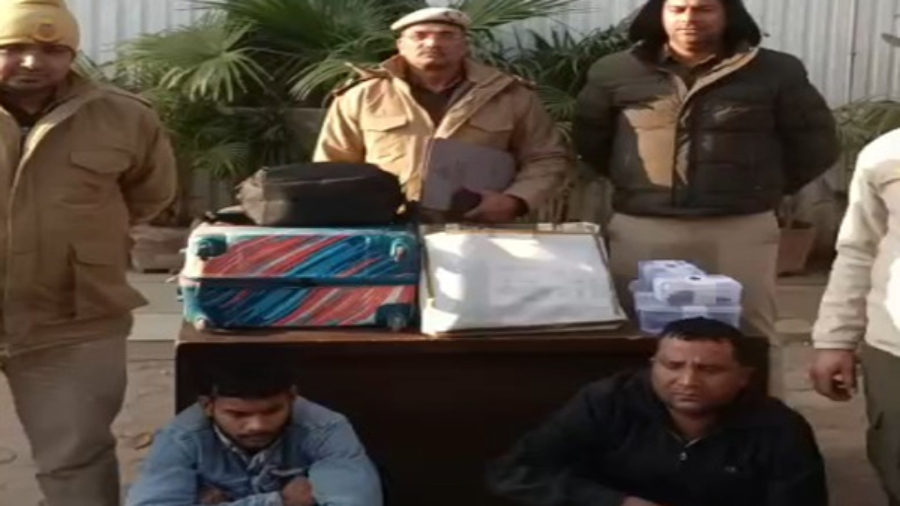 दिल्ली के वसंत विहार में हुई लूट की वारदात का खुलासा, दो शातिर लुटेरे गिरफ्तार