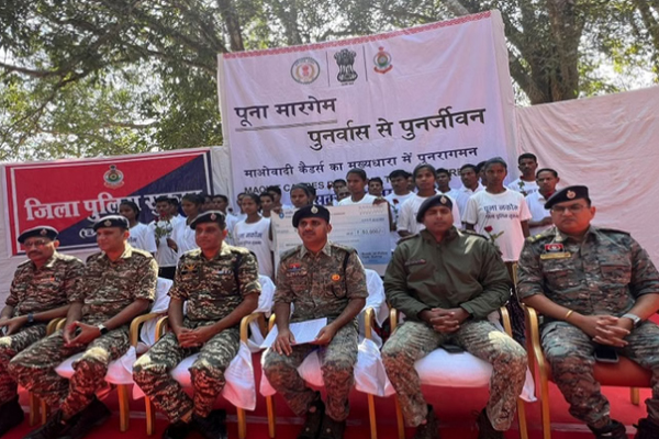 छत्तीसगढ़ : सुकमा में 26 माओवादियों का आत्मसमर्पण, सात महिलाएं भी शामिल