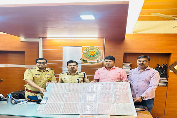 फर्जी पोस्टल स्टैंप बनाने वाले अंतर्राज्यीय गिरोह का पर्दाफाश, 5 गिरफ्तार, लाखों का सामान जब्त