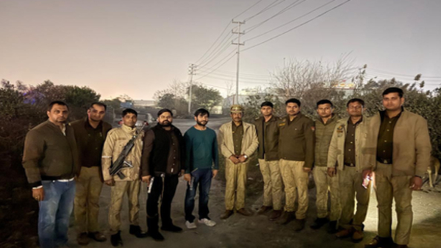 ग्रेटर नोएडा : पुलिस मुठभेड़, शातिर बदमाश घायल, भारी मात्रा में चोरी का सामान और हथियार बरामद