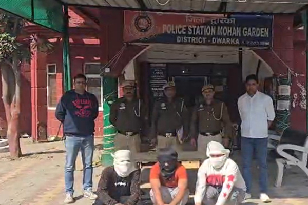 दिल्ली: सरकारी कर्मचारी से लूट मामले में तीन आरोपी गिरफ्तार, सोने की चेन बरामद