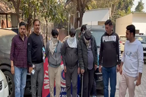 दिल्ली में अंतर्राज्यीय वाहन चोर गिरोह के तीन सदस्य गिरफ्तार, चोरी की तीन गाड़ियां बरामद