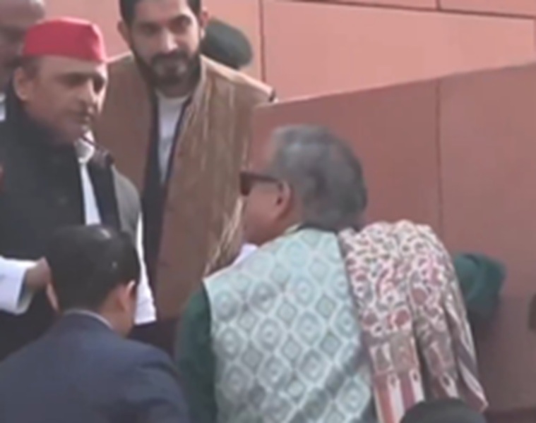 जिस दीए को तूफां में जलना होगा, उसे संभल‑संभल के चलना होगा, शशि थरूर ने शेयर किया वीडियो