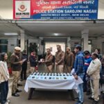 दिल्ली : संगठित मोबाइल चोरी गिरोह का किया भंडाफोड़, चोरी के 46 मोबाइल बरामद