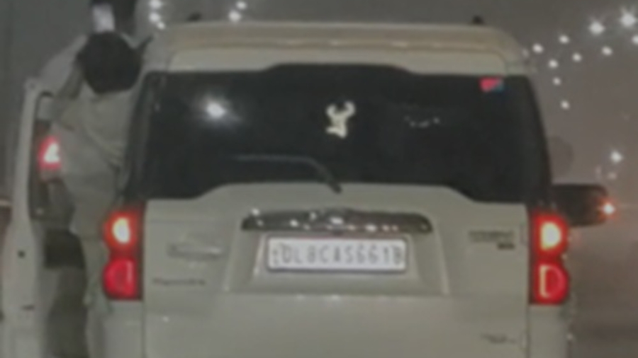 जोधपुर में रसूख का अंधा प्रदर्शन : DPS रिंग रोड पर बीच सड़क आतिशबाजी और स्टंट, पुलिस की मौजूदगी में लगा भारी जाम