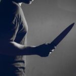 दिल्ली: पैसे मांगने घर पहुंचा युवक, इनकार पर चाकू से महिला पर किया हमला, हालत गंभीर