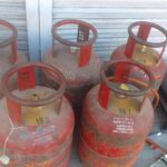 भीलवाड़ा : अवैध गैस रिफिलिंग पर रसद विभाग का छापा; 10 सिलेंडर और उपकरण जब्त, बड़ी दुर्घटना का खतरा टला