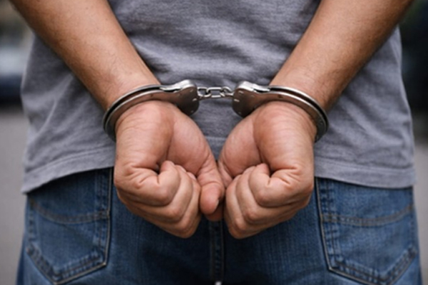 यूपी : 12वीं की छात्रा को गोली मारने वाला आरोपी मुठभेड़ में गिरफ्तार, पैर में लगी गोली