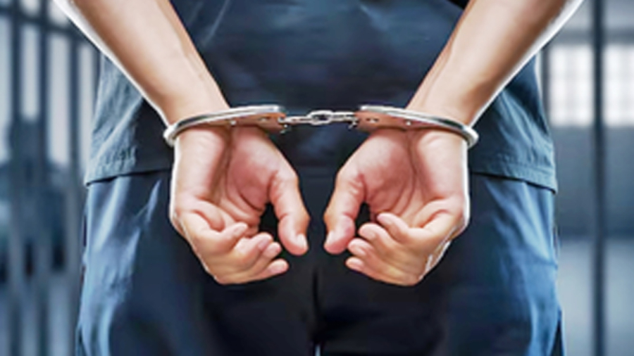 जम्मू-कश्मीर के पुलवामा में नशीले पदार्थों के साथ तस्कर को गिरफ्तार