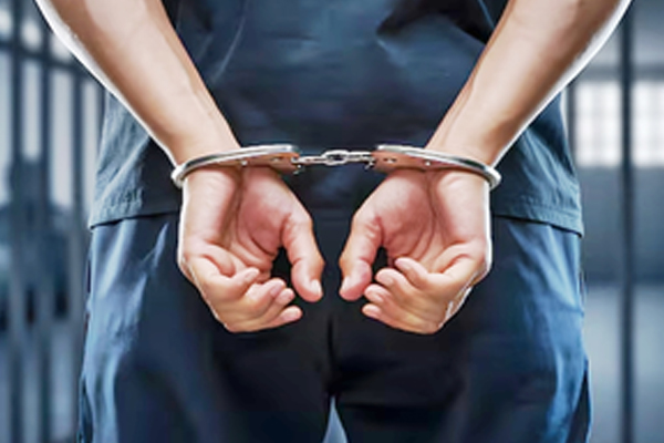 जम्मू-कश्मीर के पुलवामा में नशीले पदार्थों के साथ तस्कर को गिरफ्तार