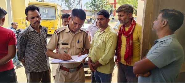 भरतपुर : विद्युत विभाग की लापरवाही ने ली 4 साल के मासूम की जान, पोल में आ रहे करंट से झुलसा बालक