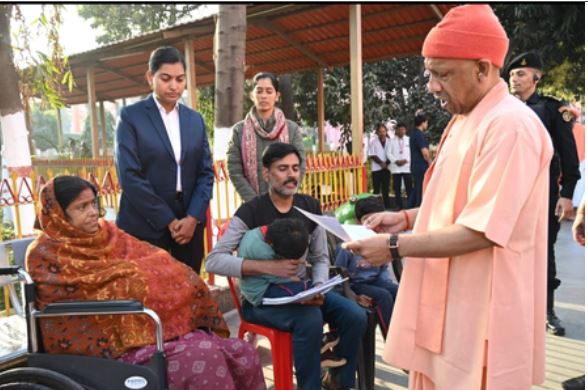 जमीन कब्जाने व दबंगई के मामलों में की जाए कड़ी कार्रवाई : योगी