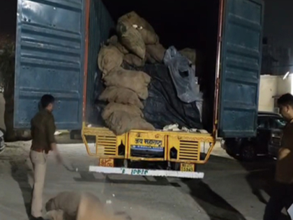 ग्रेटर नोएडा में आबकारी विभाग का बड़ा एक्शन, 50 लाख की अवैध शराब से भरा ट्रक पकड़ा