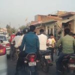 कैला देवी पदयात्रियों की भीड़ से ब्रह्मवाद रेलवे फाटक पर 3 घंटे से जाम, पुलिस प्रशासन ने की मशक्कत