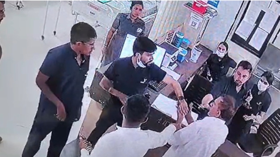 जोधपुर : अस्पताल में नर्सिंग स्टाफ के साथ मारपीट, बिश्नोई महासभा अध्यक्ष पर 'थप्पड़बाजी' का आरोप, वीडियो वायरल