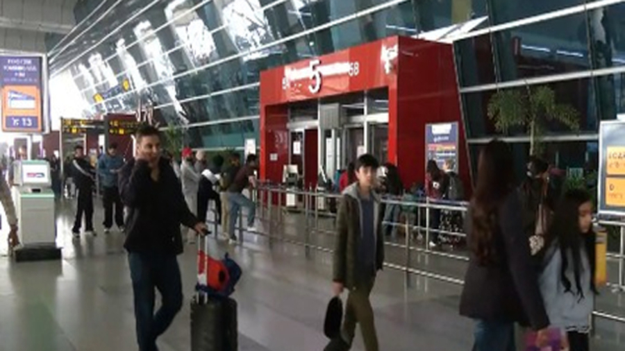 खाड़ी देशों की ओर जाने वाली 100 से अधिक उड़ानें रद्द, यात्री बोले-नहीं होनी चाहिए जंग