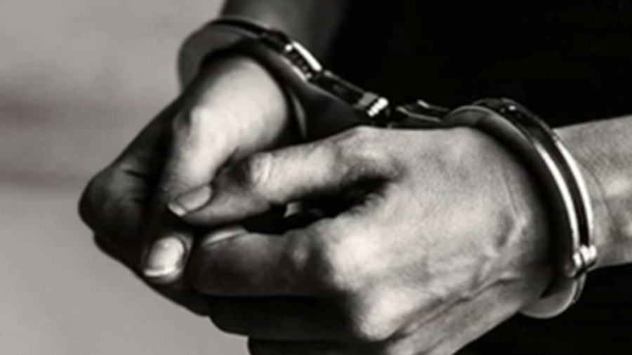 मुंबई पुलिस ने दो साल से फरार मुख्य आरोपी 'पप्पू पेजर' को एयरपोर्ट से किया गिरफ्तार