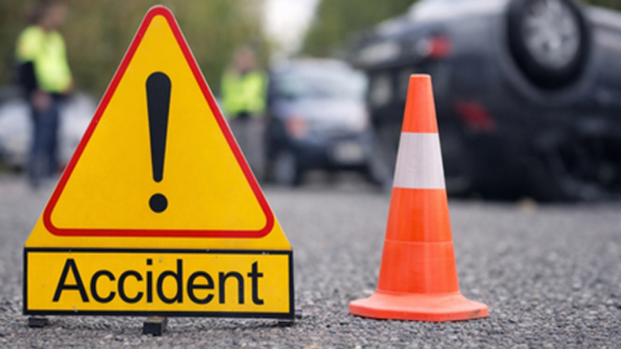 बिहार: कार और बाइक में भीषण टक्कर, तीन की मौत, दो घायल