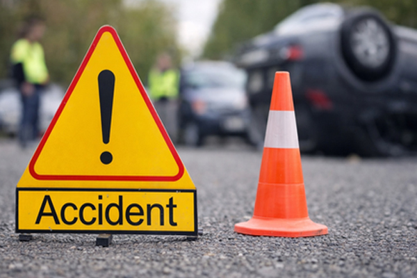 बिहार: कार और बाइक में भीषण टक्कर, तीन की मौत, दो घायल