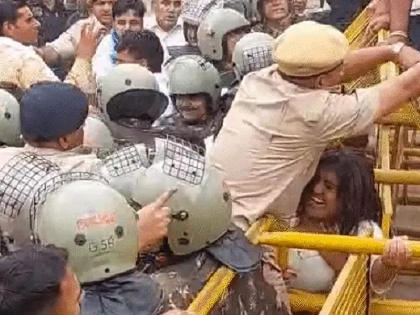 राजस्थान यूनिवर्सिटी में भारी बवाल : नारी सशक्तिकरण कार्यक्रम पर NSUI और पुलिस में झड़प, कार्यकर्ता हिरासत में, कैंपस छावनी में तब्दील