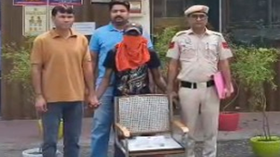 दिल्ली पुलिस की एएसबी सेल ने अवैध हथियार के साथ अपराधी को किया गिरफ्तार