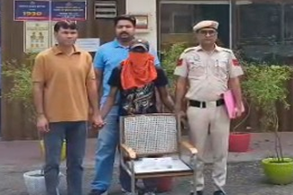 दिल्ली पुलिस की एएसबी सेल ने अवैध हथियार के साथ अपराधी को किया गिरफ्तार