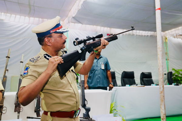 तेलंगाना सरकार ने निवर्तमान डीजीपी शिवधर रेड्डी को सुरक्षा सलाहकार नियुक्त किया
