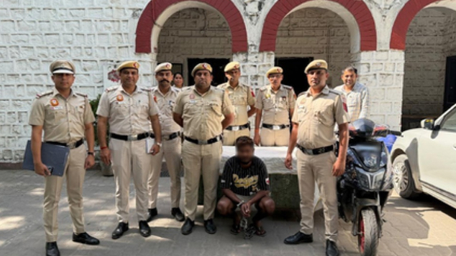 दिल्ली पुलिस ने ठगी करने वाले गैंग का किया पर्दाफाश, चोरी का पूरा सामान बरामद