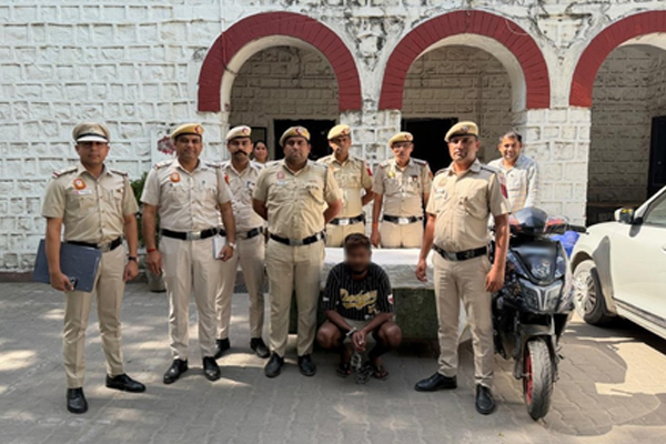 दिल्ली पुलिस ने ठगी करने वाले गैंग का किया पर्दाफाश, चोरी का पूरा सामान बरामद