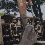 झारखंड में मालवाहक वाहन की चपेट में आने से मां-बेटे समेत तीन की मौत