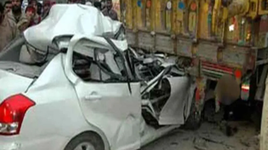 झारखंड: हजारीबाग में सड़क किनारे खड़े हाइवा से टकराई कार, मां-बेटे की मौत