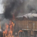 हजारीबाग: रांची-पटना हाईवे पर दो ट्रकों की सीधी भिड़ंत के बाद लगी भीषण आग