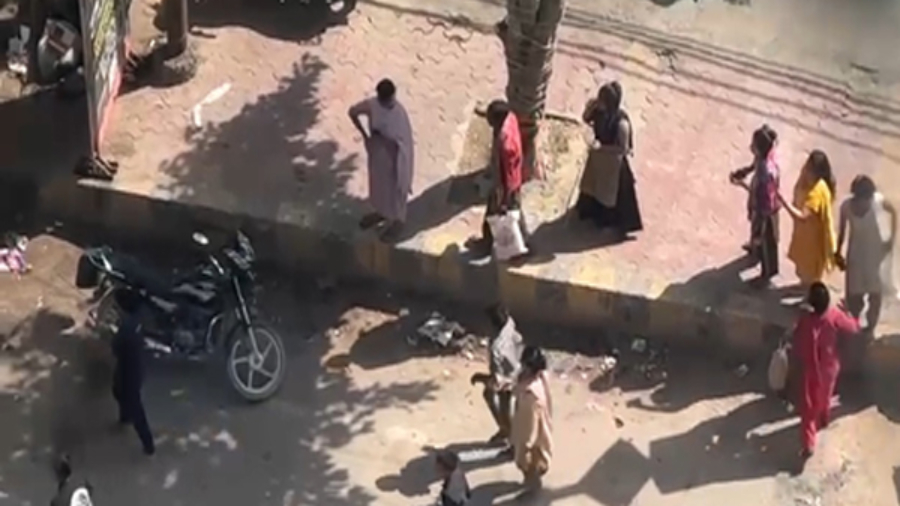 नोएडा में धरना-प्रदर्शन के बीच पुलिस अलर्ट, सोसायटी की मेड ने भी पैसे बढ़ाने की मांग को लेकर किया हंगामा