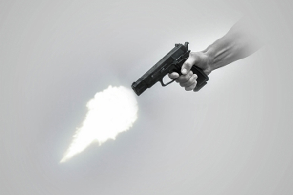 दिल्ली के प्रीत विहार इलाके में दो गुटों में विवाद, एक युवक को मारी गोली