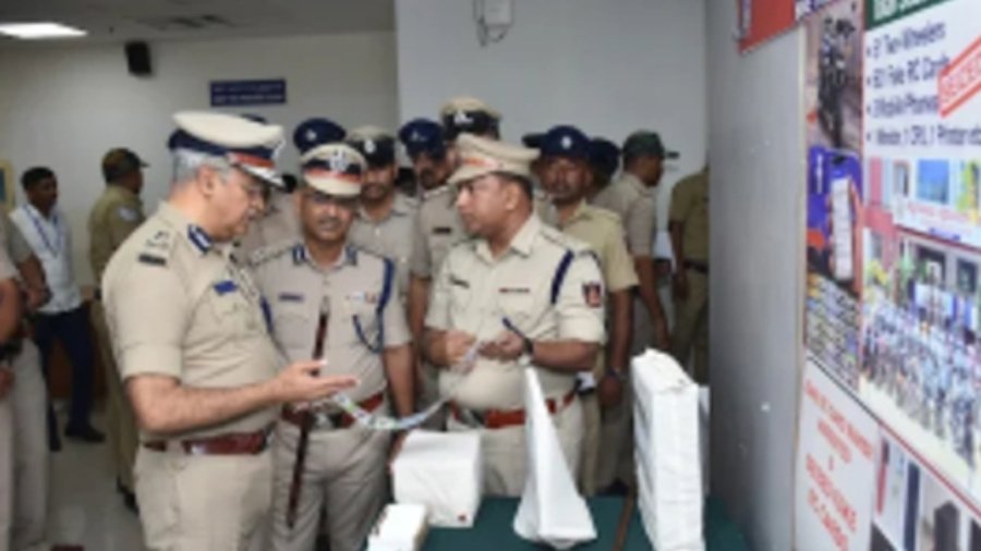 बेंगलुरु में ड्रग्स रैकेट का भंडाफोड़ : 20 करोड़ रुपए का एमडीएमए और हाइड्रो गांजा जब्त, 6 लोग गिरफ्तार